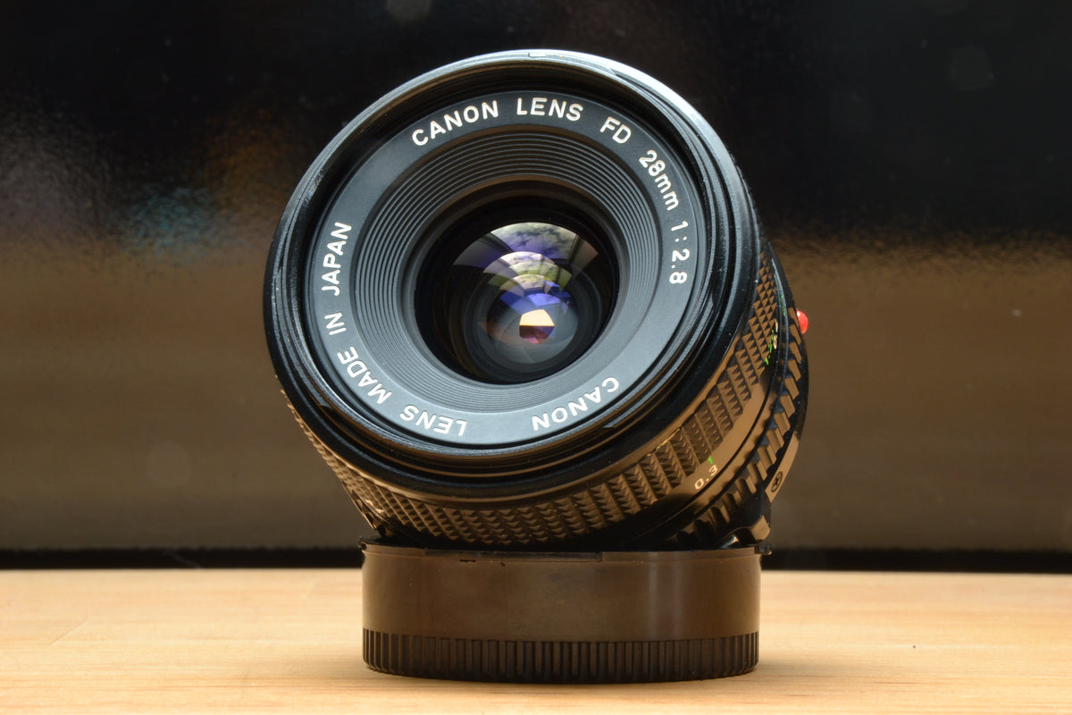 canon 28mm f2 8 is